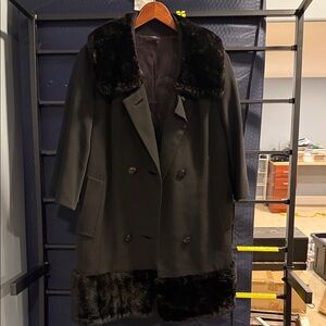VINTAGE Elegant Black Fur-Trimmed Women's Coat size unknown